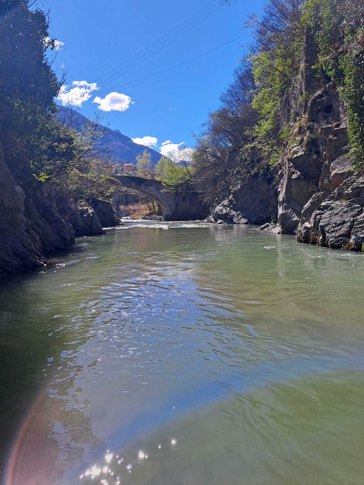 Scorcio del fiume Oglio in ambiente incontaminato della Valle Camonica