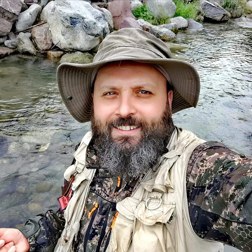 Michele A., accompagnatore esperto, in uscita pesca in alta Valle Camonica